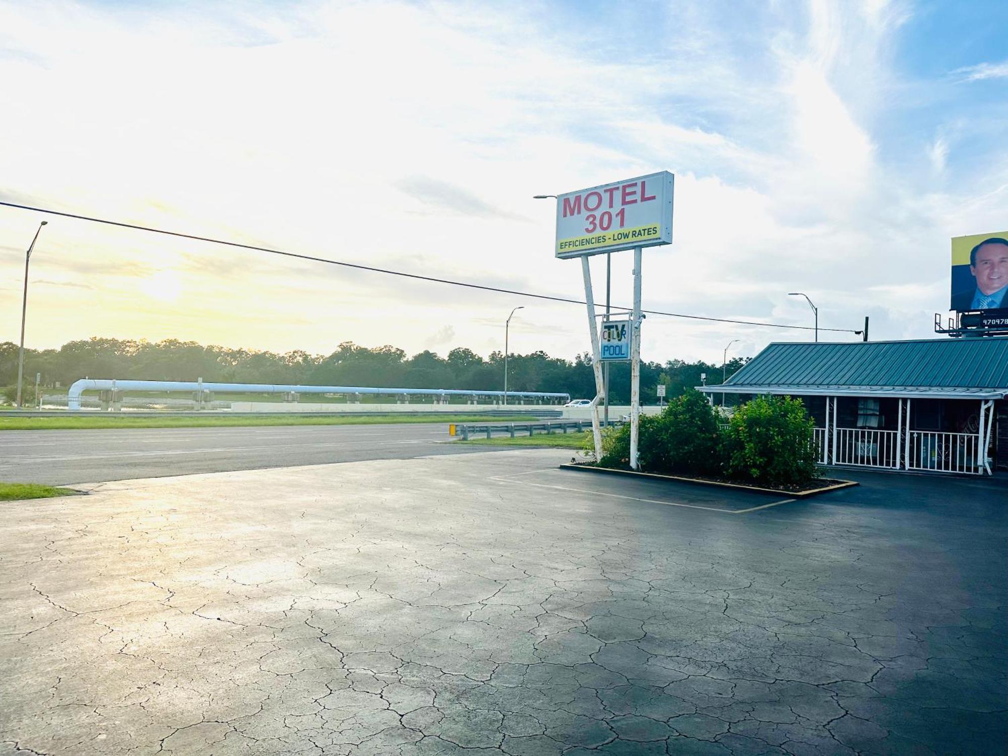 Motel 301 Orient Park Exteriér fotografie
