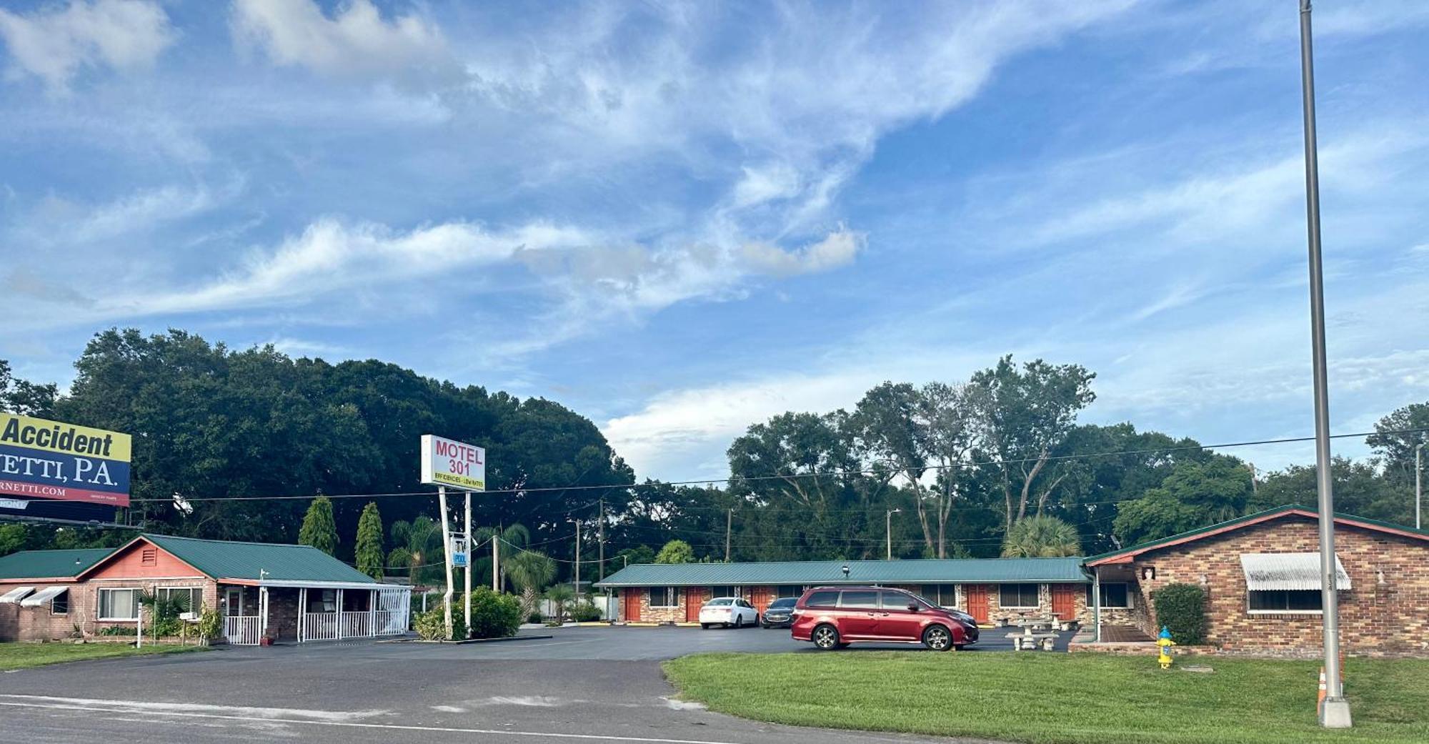 Motel 301 Orient Park Exteriér fotografie